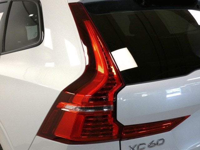 2023 Volvo XC60 Plus Dark Theme
